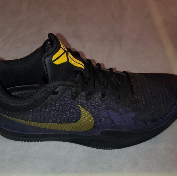 Size 8 Nike Kobe Bryant Mamba Rage Sneakers Gold and Purple - Picture 2 of 6